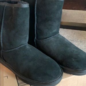 Koolaburra by Ugg short boots never worn black